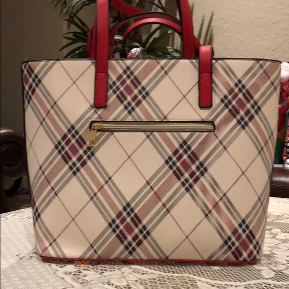 Handbags - Picture 8 of 8